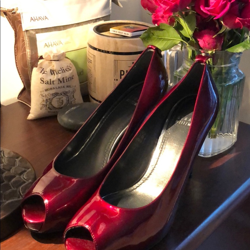 Stunning Wine Stuart Weitzman Heels - 2 inch - 9M